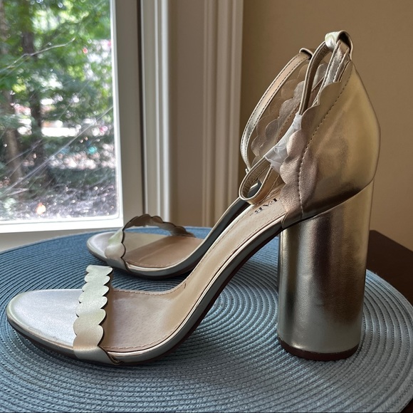 New! Never worn JustFab Gold Aleecia Chunky Heeled Sandals - Picture 5 of 13